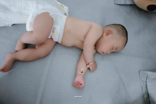 仁寿六个月宝宝眼睛散光